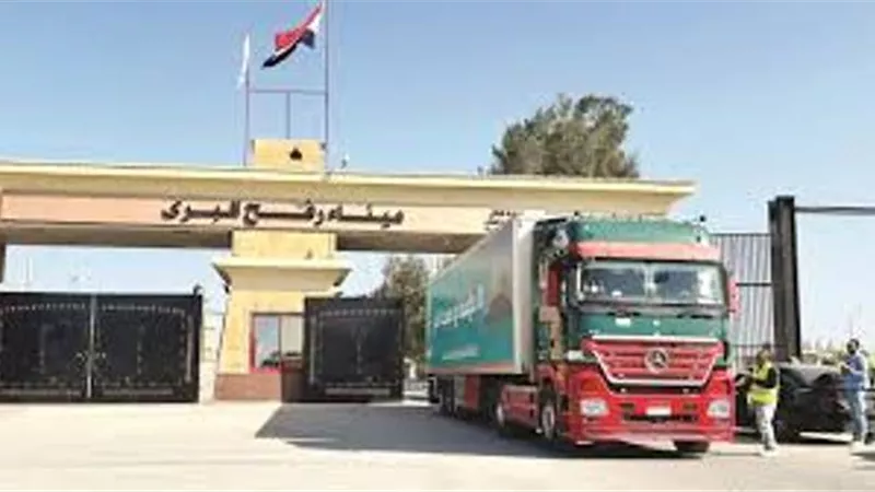إكستر نيوز ترصد عبور شاحنات المساعدات عبر معبر رفح إلى غزة