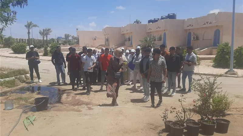 طلاب اداب دمياط يتفقدون الأنشطة البحثية بمركز التنمية المستدامة
