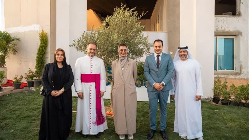 وزيرة الدولة الاماراتية تشارك في حفل دار واحة الرحمة في مصر
