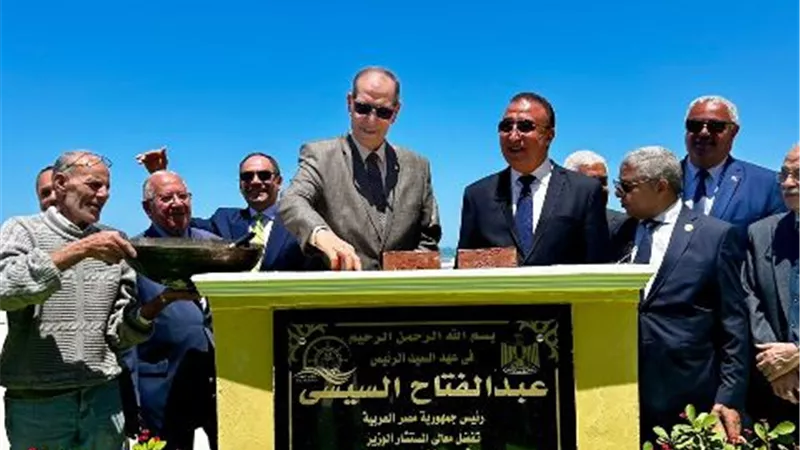 رئيس النيابة الإدارية ومحافظ الإسكندرية يضعان حجر الأساس للنادى البحري