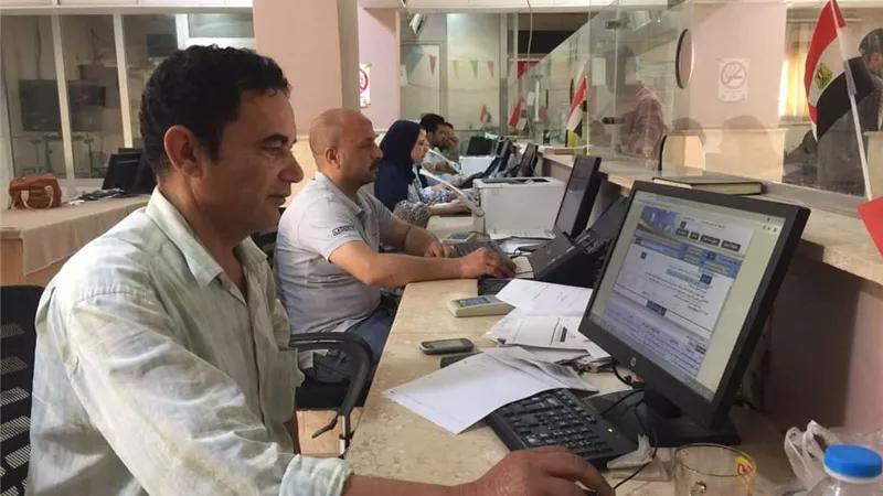 محافظ كفرالشيخ يتابع توافد المواطنين لتقديم طلبات التصالح