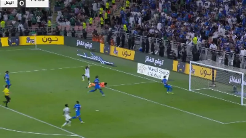 شاهد .. بونو ينقذ مرمى الهلال من تصويبة ماكسيمان