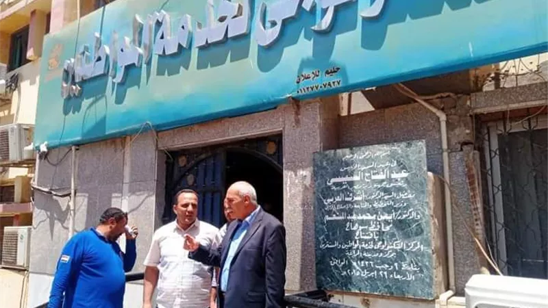 السكرتير العام يتفقد بدء تلقي طلبات التصالح بالمراكز التكنولوجية