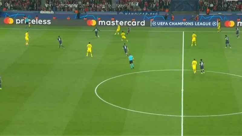 باريس يكثف محاولاته لتعديل النتيجة أمام دورتموند فى الوقت القاتل