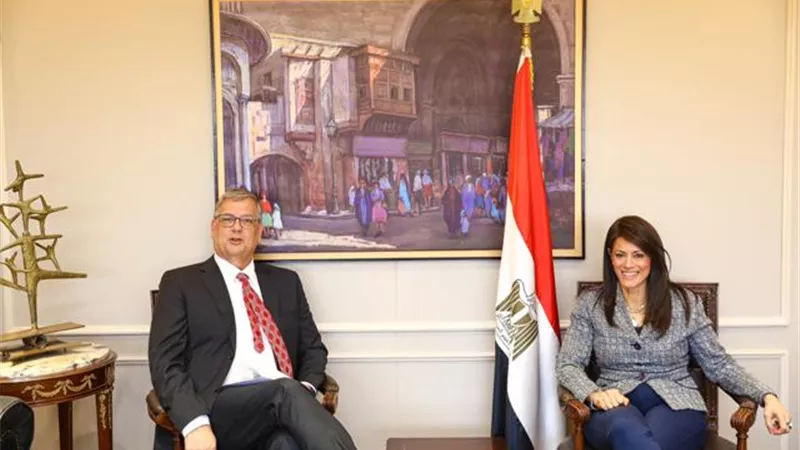 وزيرة التعاون الدولي تعقد جلسة مباحثات مع السفير الهولندي