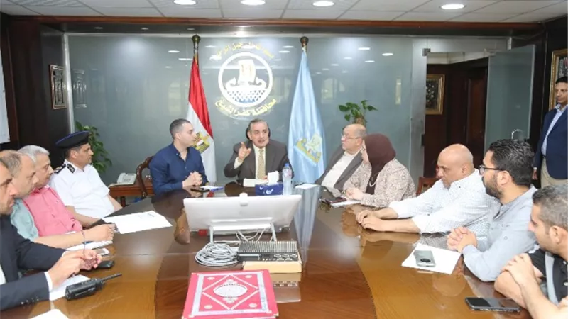 محافظ كفرالشيخ يناقش أعمال إنشاء كوبرى سخا العلوى