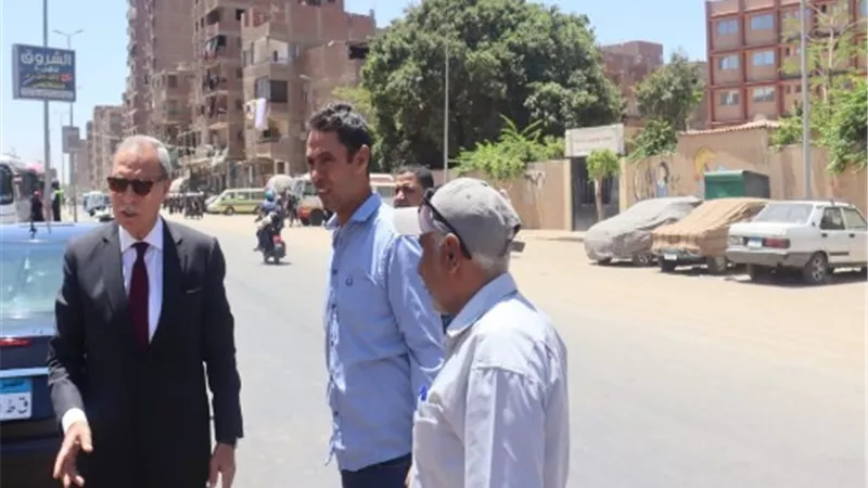 محافظ القليوبية يضبط سيارتين في الانتظار الممنوع بمحور الخصوص