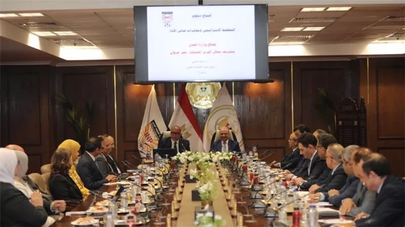 وزير العدل ورئيس معهد التخطيط يشهدان البرنامج التدريبي لمؤشرات الأداء