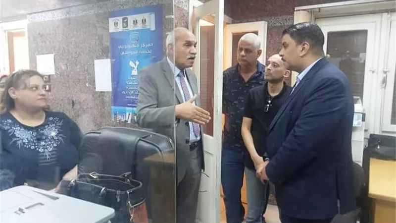 سكرتير عام سوهاج يتفقد إجراءات تلقي طلبات التصالح بجرجا والبلينا