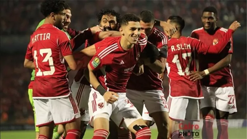 بسبب النهائي الأفريقي..الأهلي يدرس تأجيل عملية في الركبة لـ