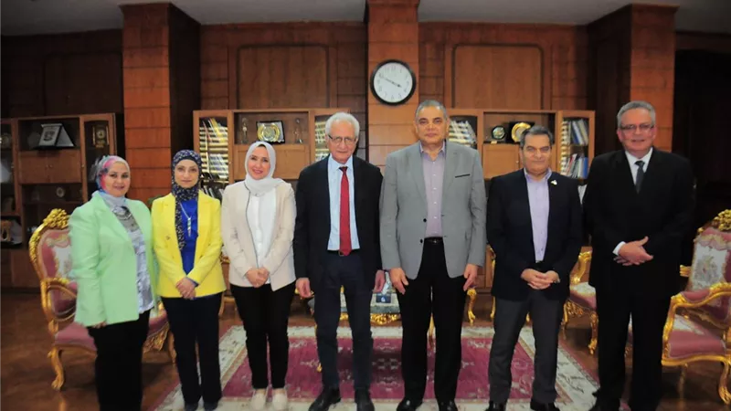 رئيس جامعة كفر الشيخ يستقبل لجنة الفحص والاستماع