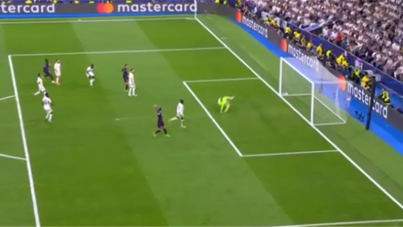 ألفونسو ديفيز يباغت مرمى ريال مدريد بهدف مفاجئ