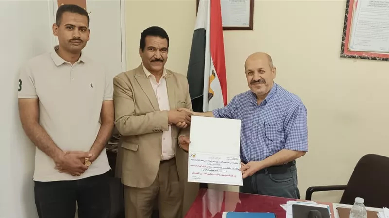 الشعب الجمهوري بقنا يكرم القيادات العمالية والعاملين بمصانع السكر