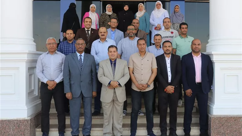 تدشين برنامج تنمية المهارات الادارية والمالية للعاملين بجامعة جنوب الوادي