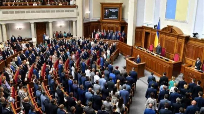 برلمان أوكرانيا يعتمد مشروع قانون بشأن تعبئة المدانين قضائيا