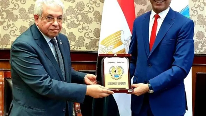 درع جامعة دمنهور للدكتور عبد المنعم سعيد