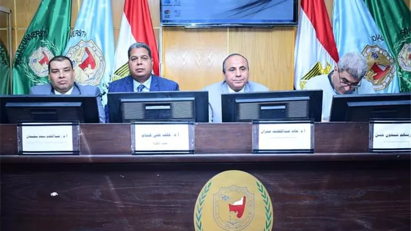 جامعة سوهاج تناقش آثار التغيرات المناخية بكلية الزراعة