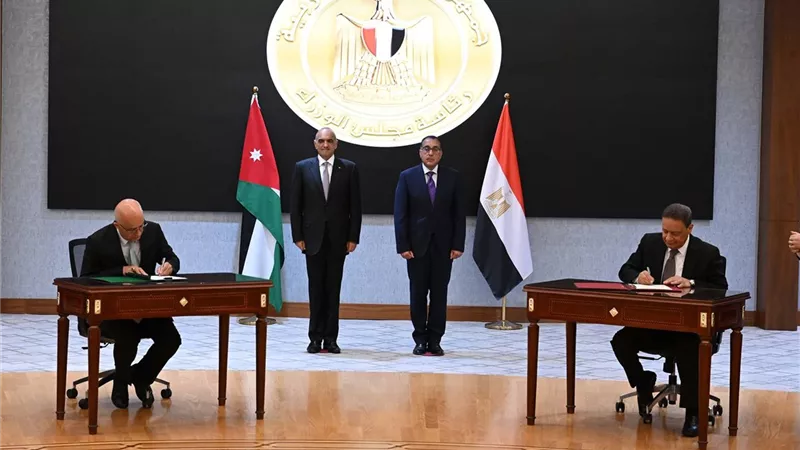 رئيسا وزراء مصر والأردن يشهدان توقيع بروتوكول لتعزيز التعاون في المجال الإعلامي