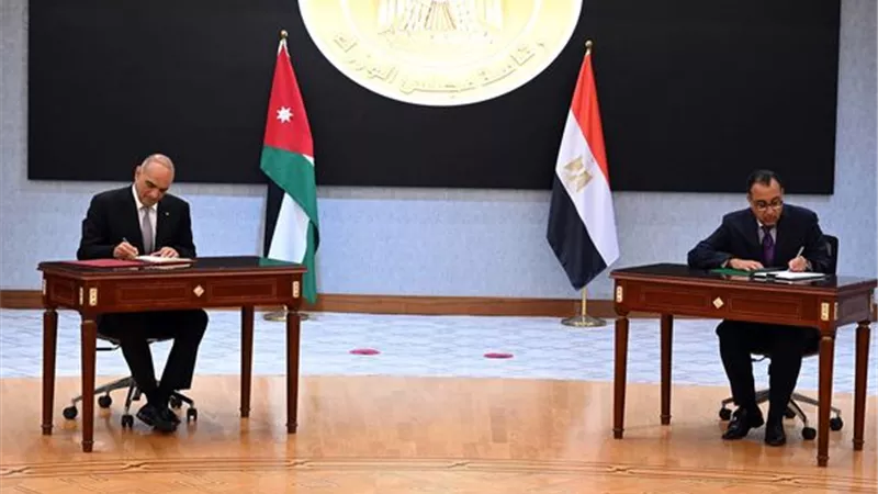 رئيسا وزراء مصر والأردن يشهدان توقيع بروتوكول لتعزيز التعاون الثنائي