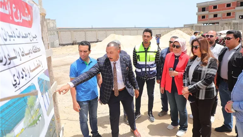 محافظ دمياط تتفقد مشروع إنشاء جراج معدات الديوان