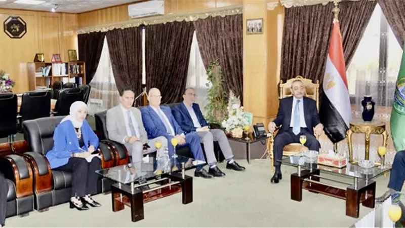 محافظ الإسماعيلية يستقبل اللجنة الدائمة لمقاطعة جيانغ سو الصينية