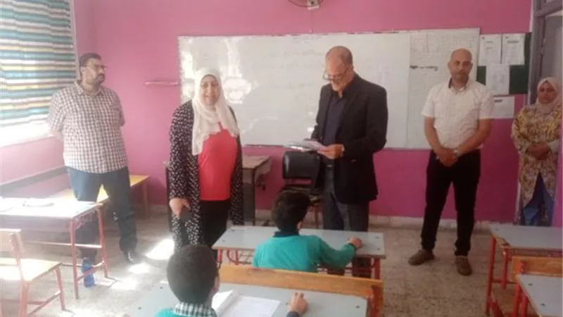 مدير تعليم الإسماعيلية يتفقد امتحانات النقل للمرحلة الإبتدائية