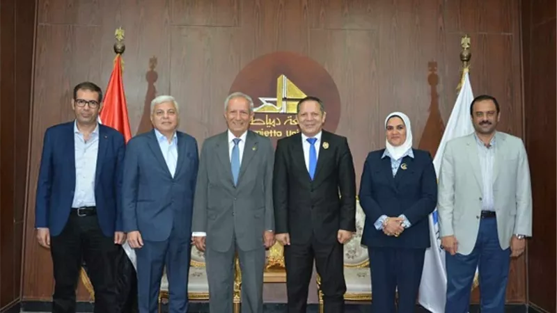 وزير التعليم العالي الأسبق يزور جامعة دمياط