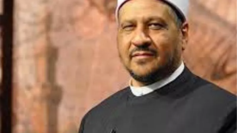 حكم صبغ الشعر باللون الأسود .. أمين عام الفتوى يجيب