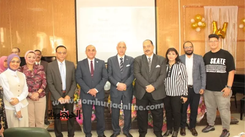 المنشاوي يهنئ عميد التربية النوعية بجامعة أسيوط لبلوغه سن المعاش