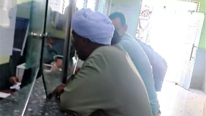 محافظ أسوان يتابع تلقى المراكز التكنولوجية لطلبات التصالح