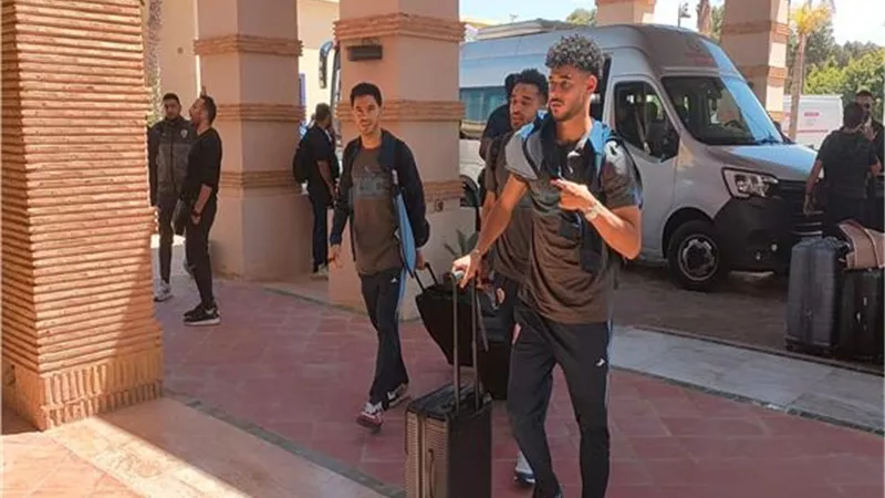 بعثة الزمالك تصل فندق الإقامة بالسعيدية استعداداً لـ