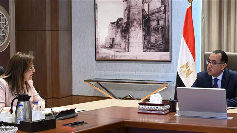 رئيس الوزراء يوجه بالاستمرار في متابعة الأسواق وخفض أسعار السلع