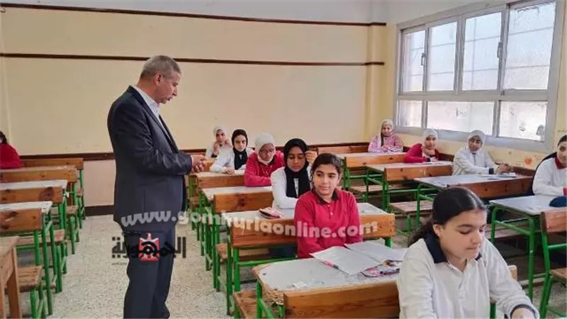 مدير تعليم دميـاط يتفقد لجان إمتحانات النقل