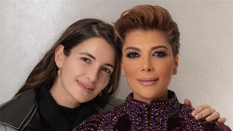 أول تعليق لـ شام الذهبي على شائعات انفصال والدتها