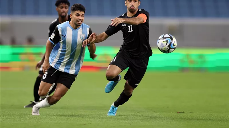 هدف كوميدى .. حارس الوكرة يهدى التعادل لمعيذر فى كأس قطر - شاهد