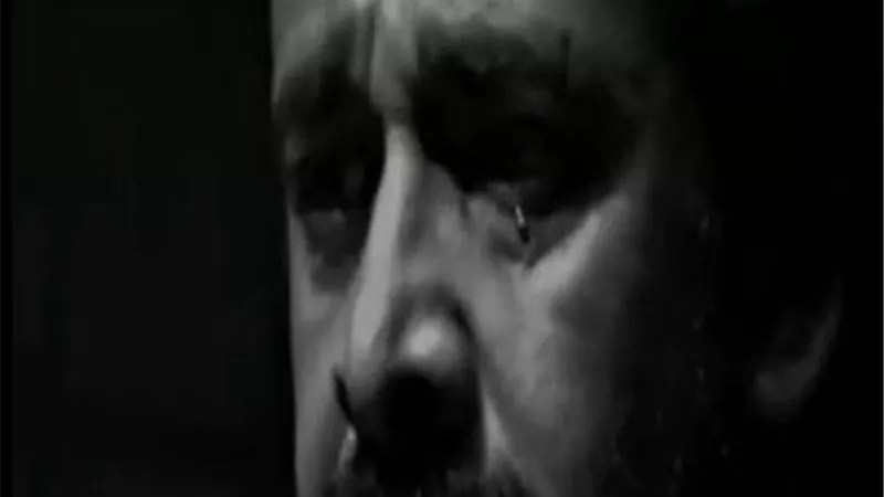 كريم عبد العزيز تريند.. حضور كامل العدد لنجوم الفن فى عزاء والدته