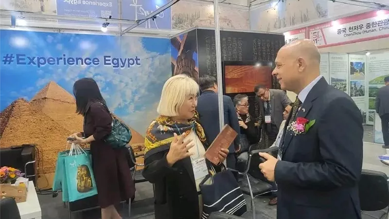 سفير مصر بكوريا يفتتح الجناح المصري بمعرض سول الدولي للسياحة