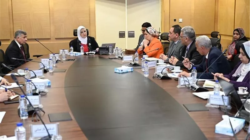 وزيرة التضامن الاجتماعي : نسعى لتحسين مستوي الخدمات المقدمة لـ كبار السن
