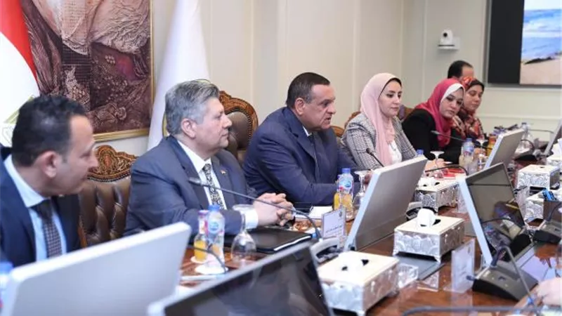 البيئة والتنمية المحلية يناقشان سُبل الإطار المؤسسى للإدارة
