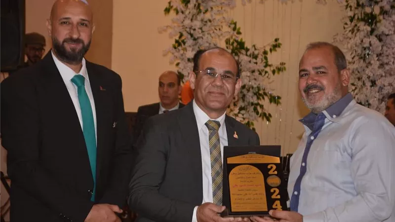 مستقبل وطن يكرم العمال المثاليين بالشركات والنقابات بعيد العمال