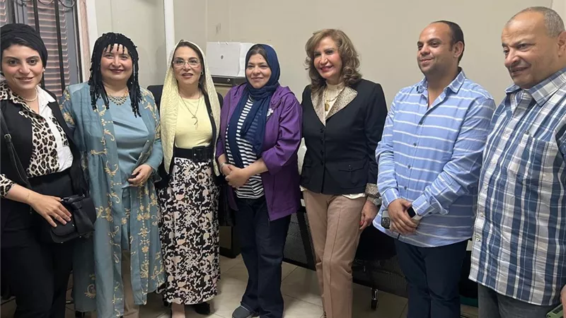 القومي للمرأة بالقاهرة يُسلم سيدات الأسمرات شهادات اجتياز فصول محو الأمية