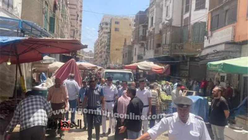 حملة إزالة مكبرة بأسواق الميدان والنقراشى بالجمرك