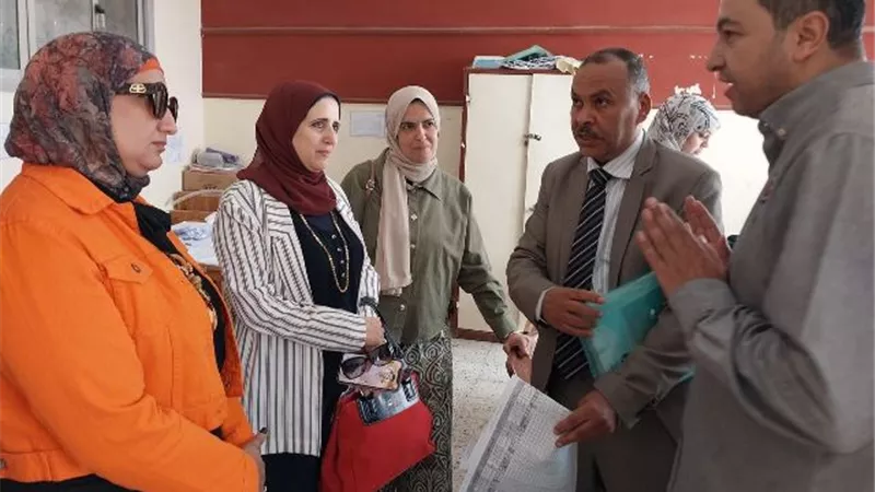 تحذيرات شديدة من مديرة إدارة التعليم بالشروق داخل الإمتحانات صور