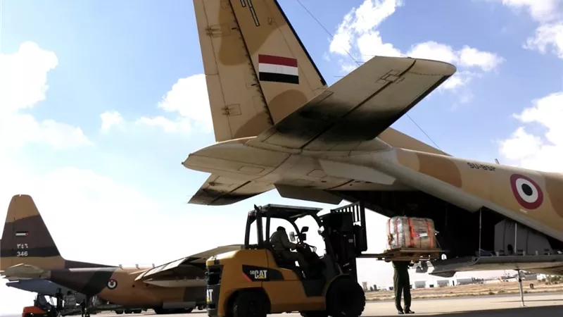 مصر والأردن والإمارات ينفذون عملية إسقاط لأطنان من المساعدات بغزة