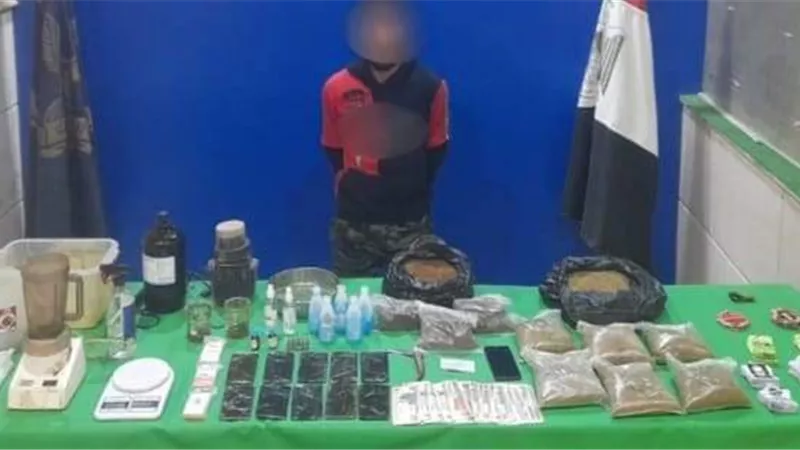 بـ 1,2مليون جنيه ..سقوط مُسجل يصنع المخدرات داخل منزله بالقاهرة