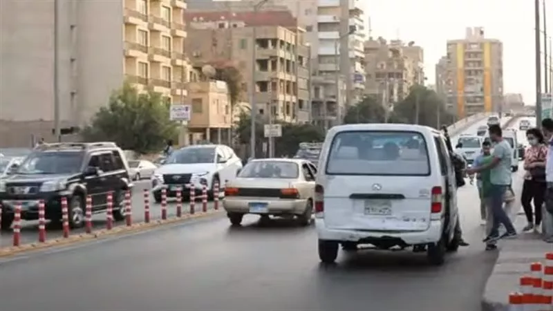 وقوف الميكروباص في مطالع الكباري ومخارج الأنفاق.. خطر كبير