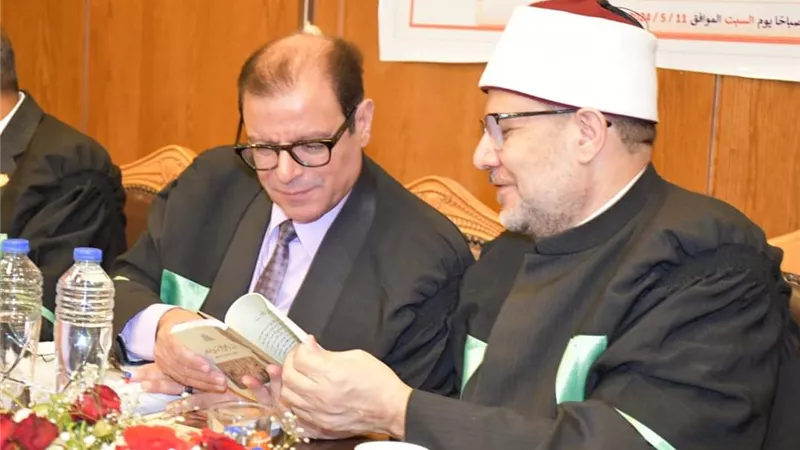 وزير الأوقاف يناقش رسالة ماجستير بكلية الآثار جامعة القاهرة