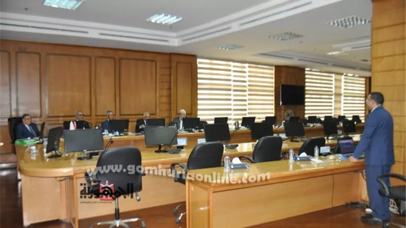 رئيس جامعة كفر الشيخ يترأس لجنة اختيار عميد كلية الهندسة بالجامعة