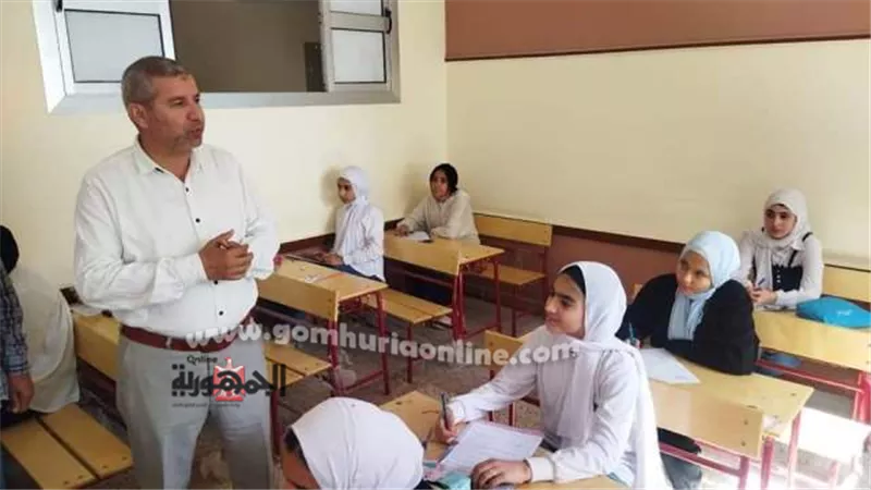 مدير تعليم دمياط يتابع إمتحانات صفوف النقل