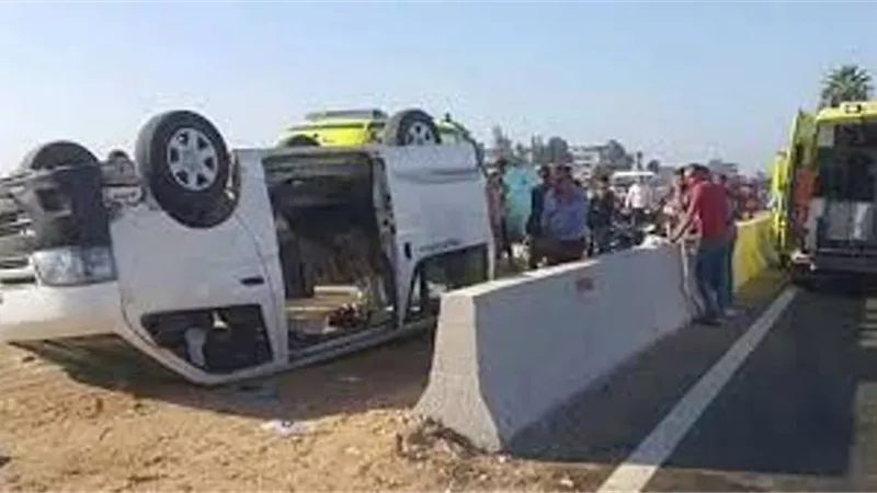 إصابة 5 اشخاص فى انقلاب ميكروباص على طريق المنصورة ميت غمر
